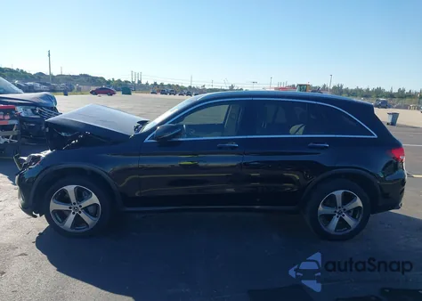 2016 Mercedes-Benz Glc 300 z USA, uszkodzony, nr VIN WDC0G4JBXGF067970